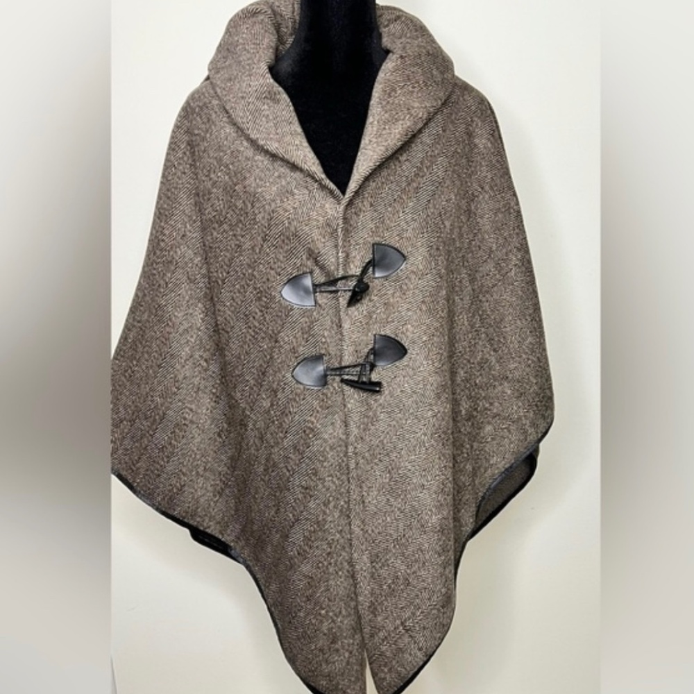 Vintage Brown Herringbone cape two toogle closure preppy academia One size